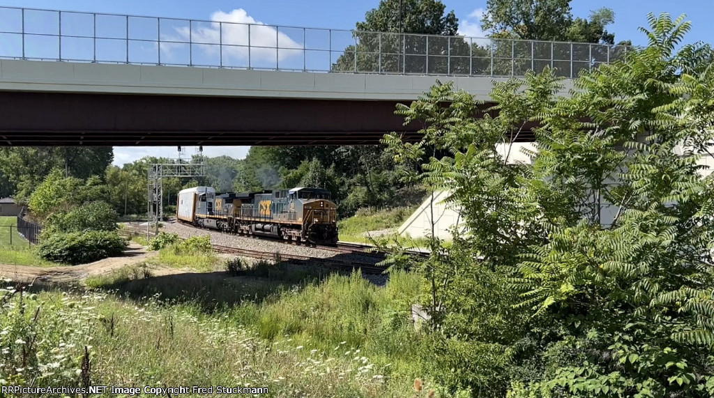 CSX 82 east at BD